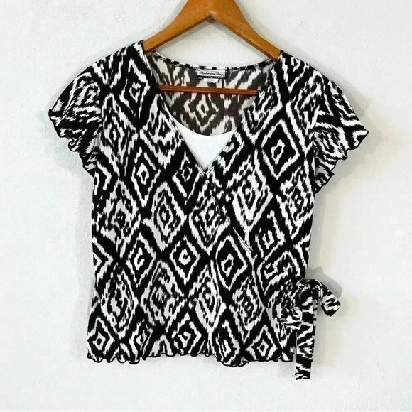 Stephen and Casey cream and brown ikat pattern faux wrap top & brown crop pants - Picture 2 of 4